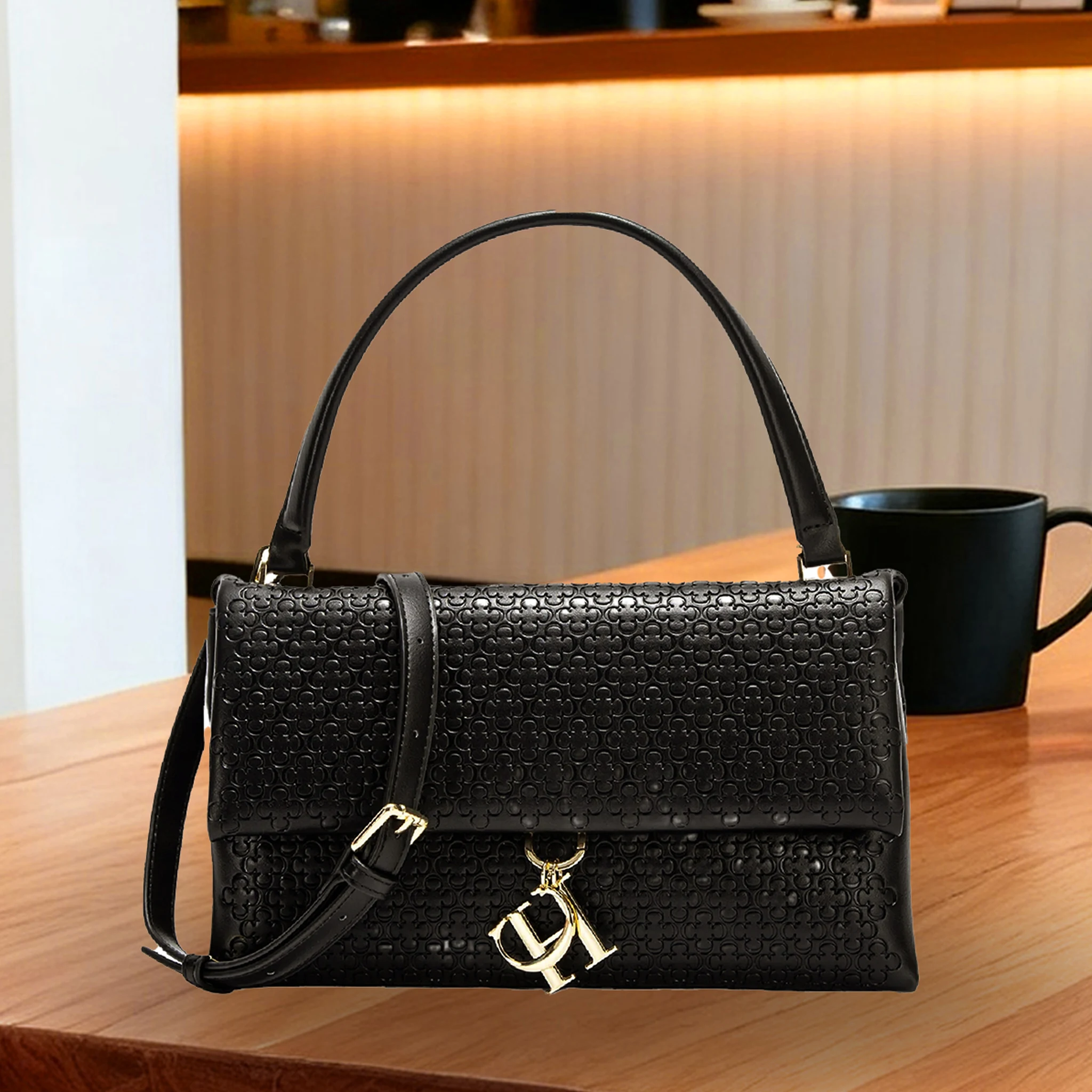 Women Bags Premium Brands - Zarif El Çantası Monogram Baskılı Metal